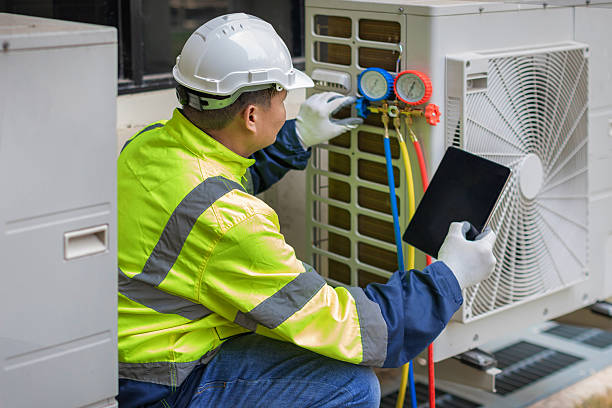 Professional Hvac technician working in Riverview, MO